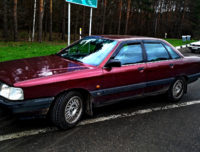 Автомобиль Audi 100 1991 года